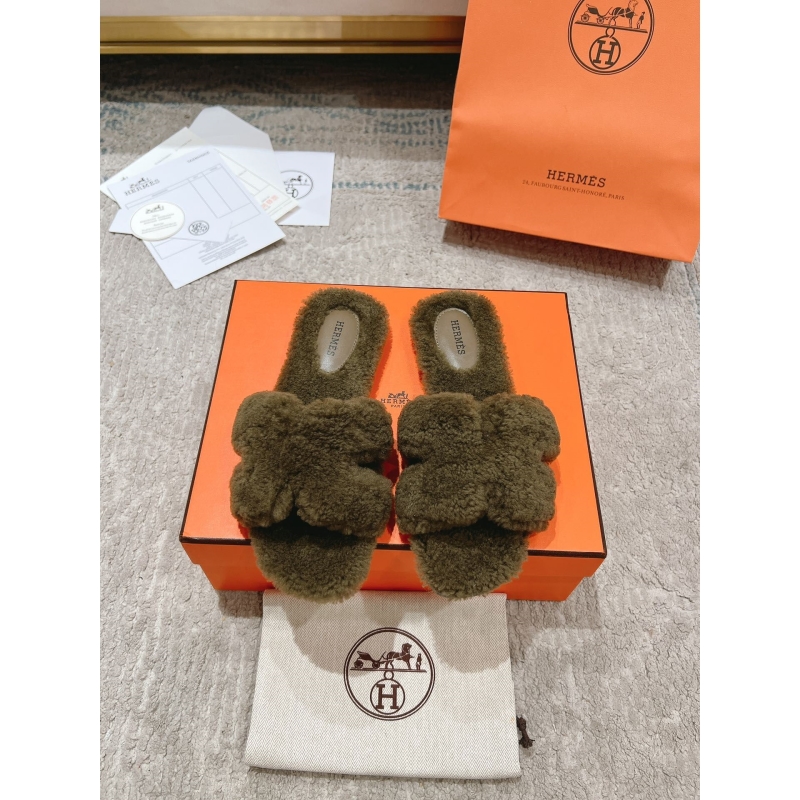H**mes slippers